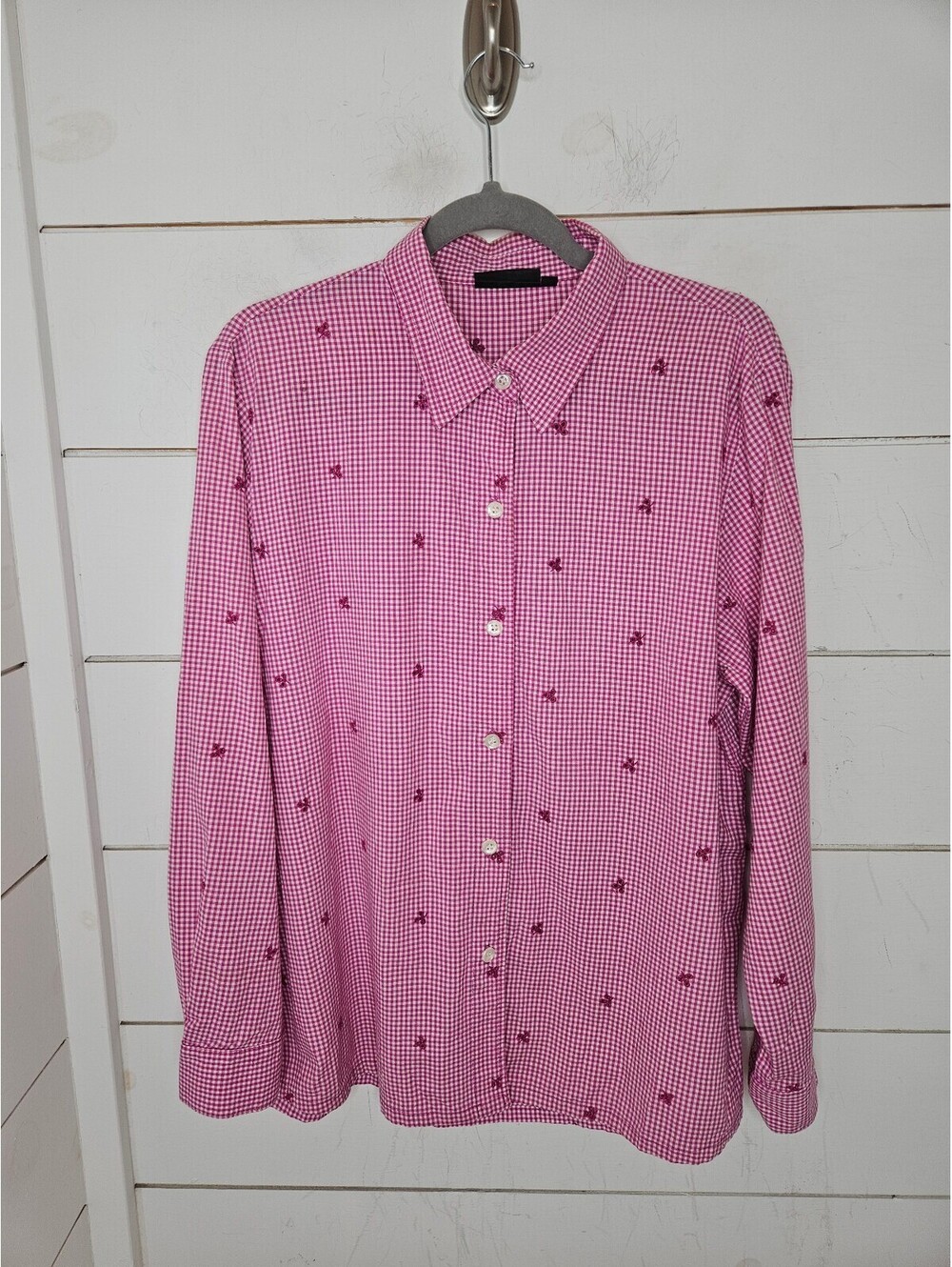 Action Wear large red & white gingham with eyelets all over this button up shirt